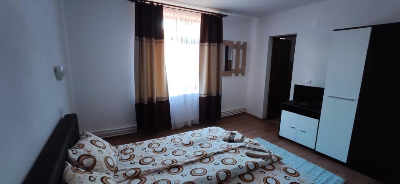 Pensiunea Narcisa Cu Ciubar Malaesti ภายนอก รูปภาพ